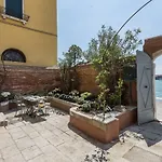 Ca' Dell'ulivo Private Garden Διαμέρισμα *