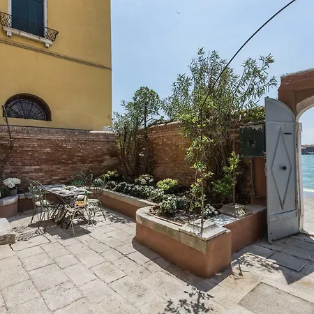 Ca' Dell'ulivo Private Garden شقة *