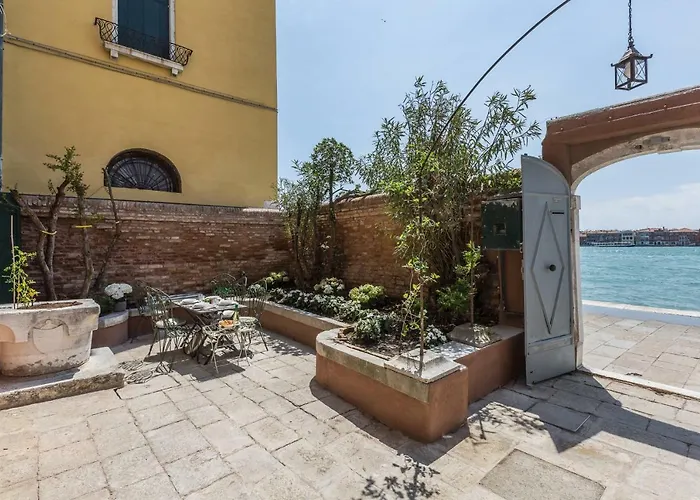 Ca' Dell'ulivo Private Garden Apartment *